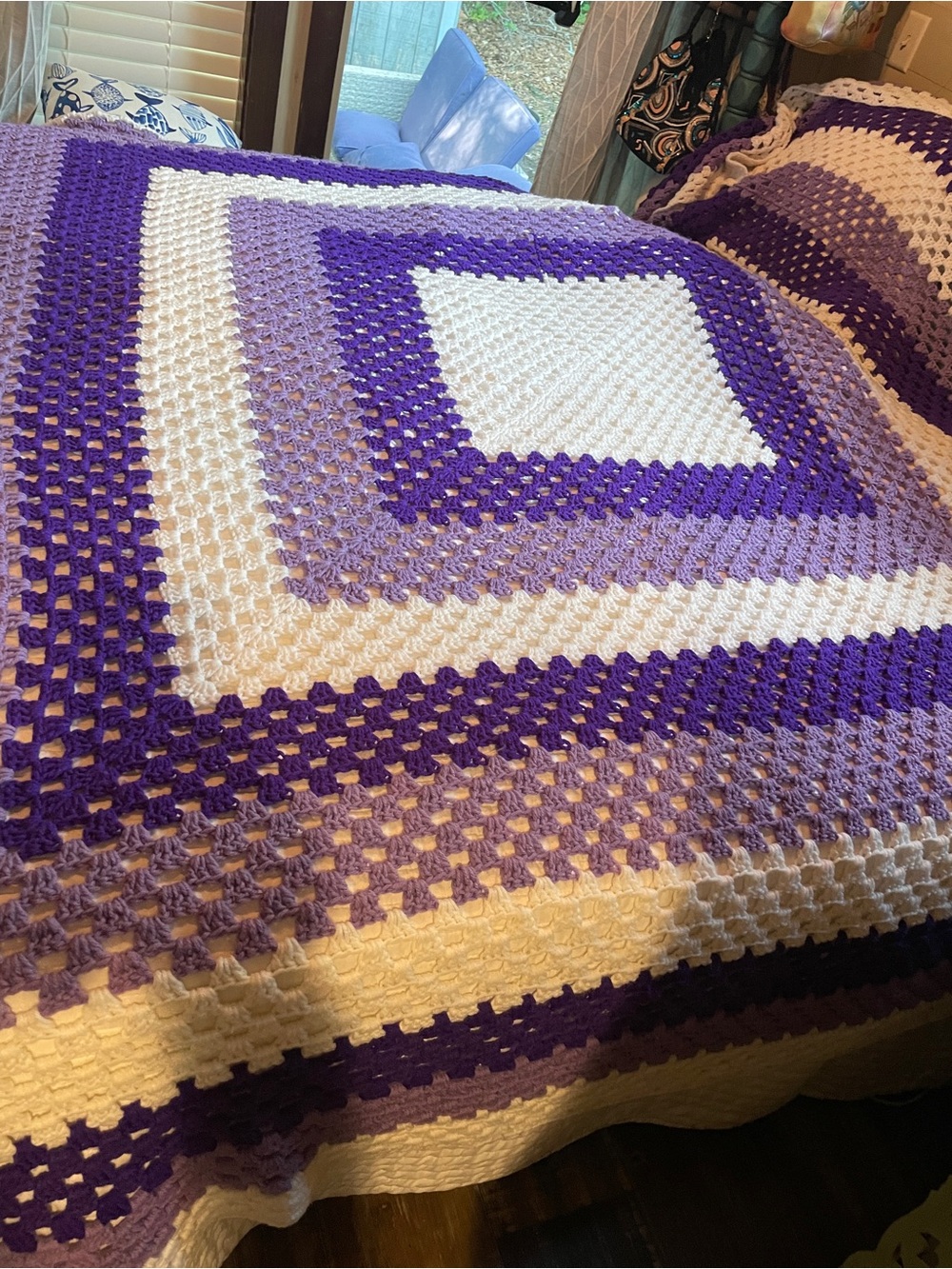 Handmade crochet bedspread 104 x 104 queen size purple and white - Picture 4 of 11